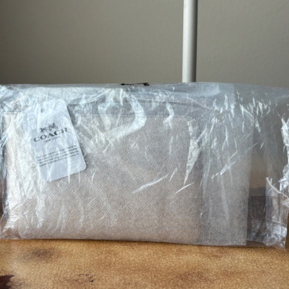 Coach Platinum Wristlet - Picture 2 of 9